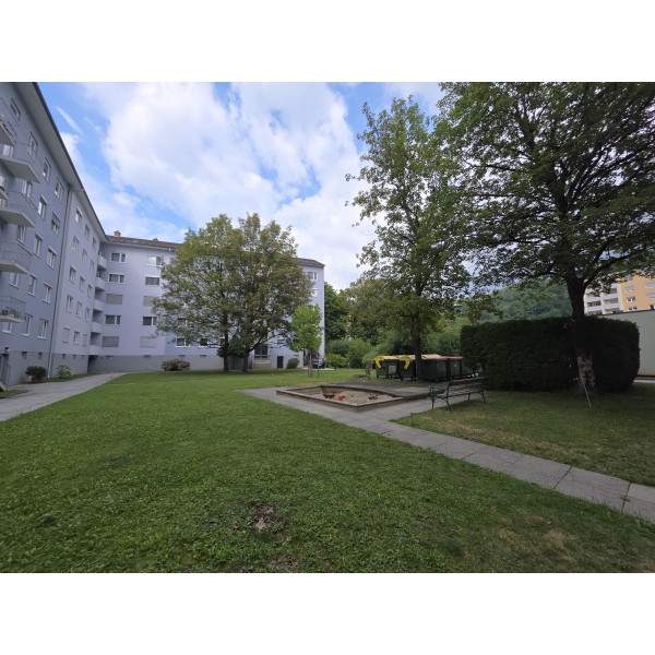 Oase im Gr&uuml;nen: Gro&szlig;z&uuml;gige 3-Zimmer-Wohnung mit Loggia & Lift in Bruck
