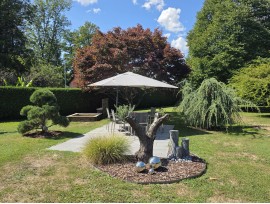 Großzügiges Familiendomizil oder harmonisches Generationenhaus mit riesigem Grund mitten im Grünen