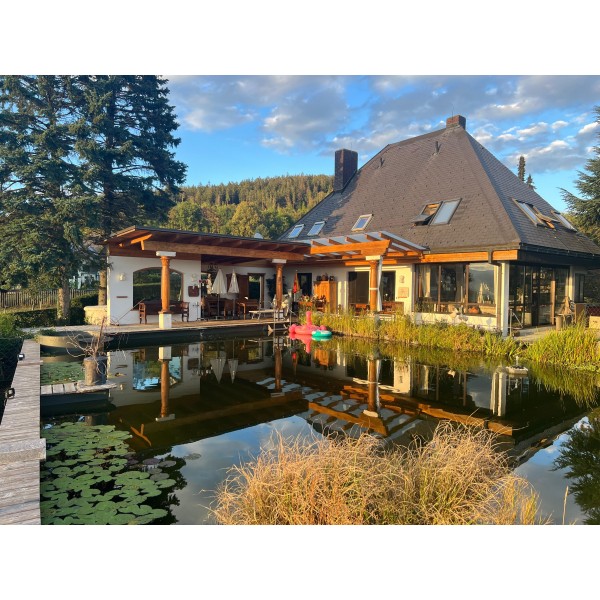 Repr&auml;sentatives Landhaus-Anwesen &uuml;ber dem Nebelmeer
