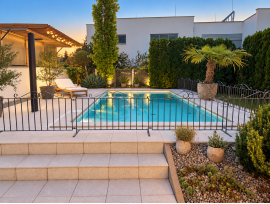 Prvates Refugium - Gartenwohnung mit eigenem Pool